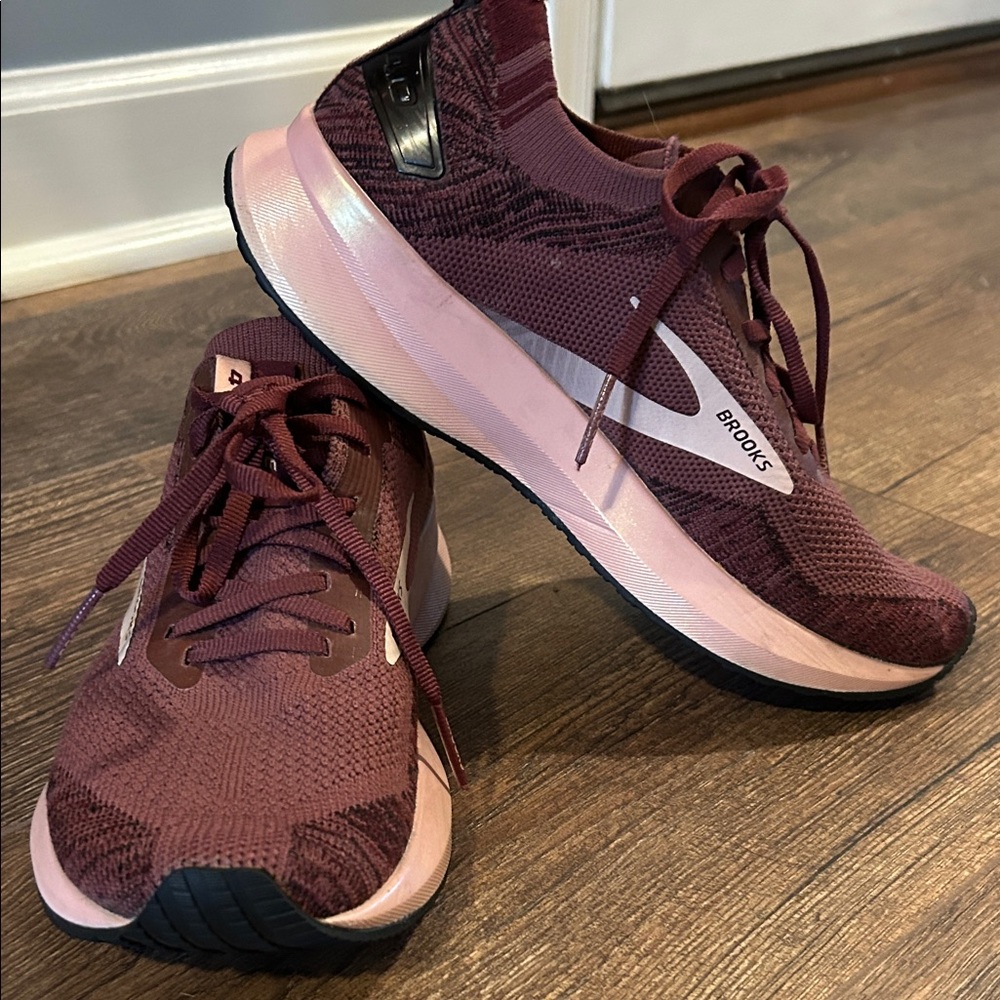 Brooks Women’s Levitate 4 Running Shoes - Burgundy and Light Pink size 8